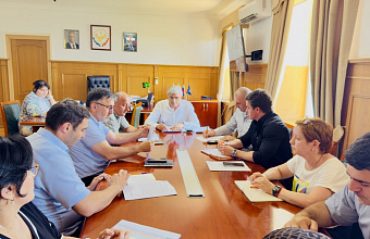 В Новолакском районе обсудили ремонт дорог, школ и другие важные вопросы