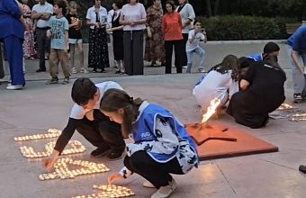 В День памяти и скорби в Кизляре прошла мемориальная акция «Свеча памяти»