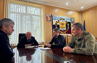 Василий Джамалов провел встречу с депутатом Валерием Громовым