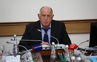 Абдулмуслим Абдулмуслимов призвал отойти от практики «стихийного набора выпускников» в вузах Дагестана