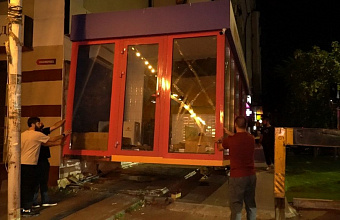 В Каспийске принудительно демонтирован нестационарный торговый объект