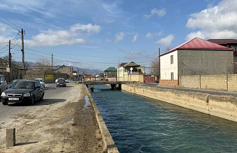 В Махачкале отрезок дороги вдоль канала им. Октябрьской революции сделали односторонним