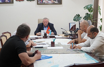 Глава Каспийска провел личный прием граждан с участием представителей ресурсоснабжающих организаций