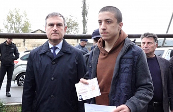 Первая группа призывников из Сулейман-Стальского района отправилась на военную службу