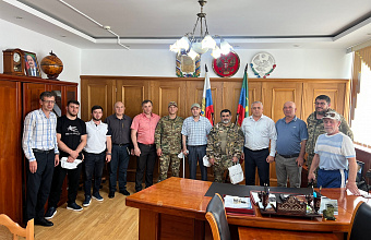 Глава Гергебильского района Магомедали Тагиров встретился с участниками СВО