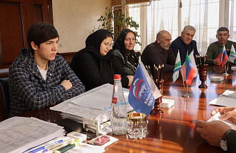 Глава Дербентского района передал ордена Мужества семьям погибших военнослужащих