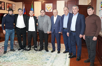 Джамбулат Салавов встретился с олимпийским чемпионом Разамбеком Жамаловым