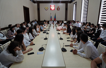 Выпускникам школ Дербента вручили золотые медали