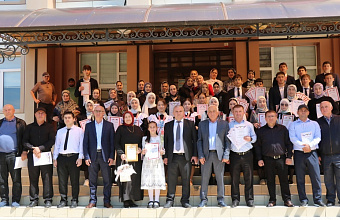 Гаджимурад Мусаев поздравил победителей и призеров школьных олимпиад