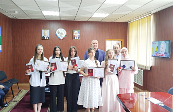 В Курахском районе торжественно вручили аттестаты особого образца выпускникам