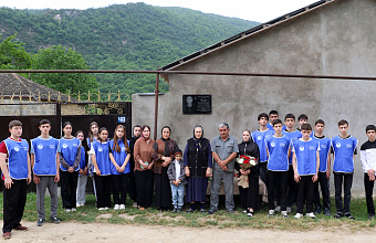 Герою СВО Аммаю Юсупову открыли памятную доску в селе Газия Кайтагского района