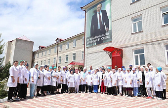 Сергей Меликов поздравил медицинских работников Дагестана с профессиональным праздником