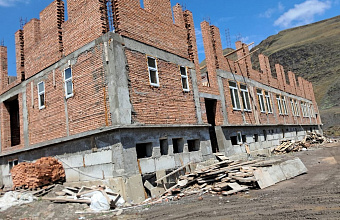 «РосСтройКонтроль» проинспектировал ход строительства школы в Курахском районе