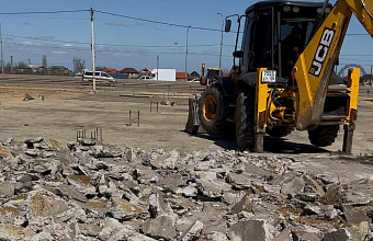 В Махачкале после исков властей снесли два незаконных капитальных строения