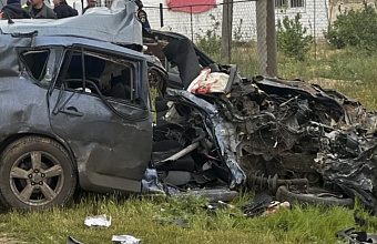 Женщина с дочкой погибли при столкновении с фурой на трассе Дагестана