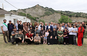 Глава Табасаранского района поздравил жителей с Днем семьи, любви и верности