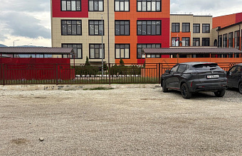 Депутат Горсобрания Алимагамед Юсуфов благоустроил территорию возле школы №5 в Каспийске