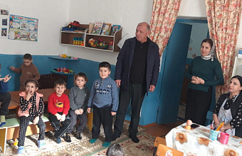 Глава Курахского района проверил работу детсада «Ласточка»