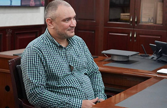 Глава Хасавюрта поддержал добровольца перед отправкой в зону СВО