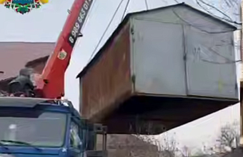 В Махачкале на одной из улиц демонтировали незаконно установленные гаражи