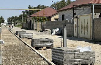 В Южно-Сухокумске продолжается работа по обновлению значимых объектов городской инфраструктуры