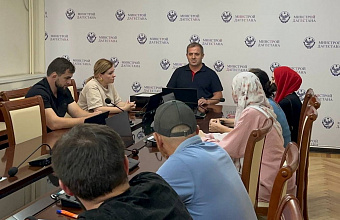 В Минстрое Дагестана состоялось вручение жилищных сертификатов детям-сиротам