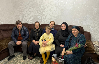 В Южно-Сухокумске организовали поздравительную акцию для матерей в преддверии Дня матери