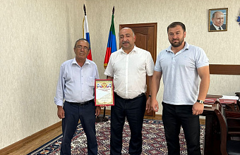 Глава Кумторкалинского района получил благодарственное письмо от командира войсковой части