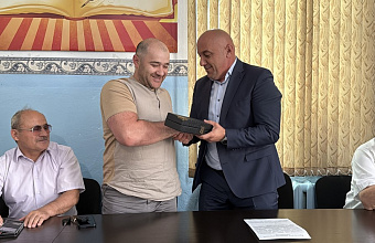 Школьники Сергокалинского района встретились с героем СВО – военным врачом