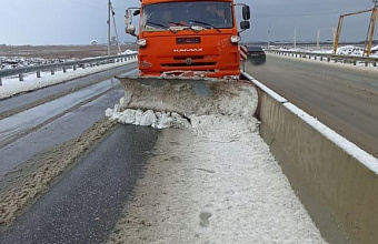В Дагестане из-за снега парализовано движение машин на нескольких горных участках дорог