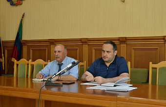 Вопрос регистрации и благоустройства контейнерных площадок под ТКО обсудили в Каякентском районе