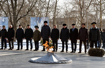 Абдулмуслим Абдулмуслимов возложил цветы к Вечному огню у памятника Воину-Освободителю