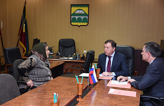 Заур Аскендеров провел личный прием граждан в Сулейман-Стальском районе