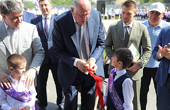 Абдулмуслим Абдулмуслимов открыл школу в поселке Шамхале