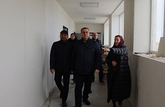 Глава Дербентского района провел инспекцию хода капремонта детского сада «Ласточка» в селе Чинаре