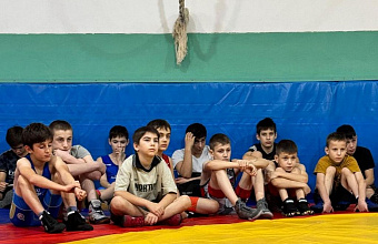 Спорт, духовность, безопасность: в Каякентском районе поговорили со спортсменами о важном