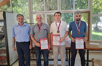 Открытый городской турнир по шашкам провели в Махачкале