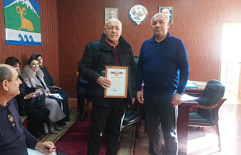 Глава Курахского района вручил благодарности ко Дню добровольца