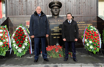 В г.Гаджиево Мурманской области открыли памятник легендарному моряку-подводнику Магомету Гаджиеву