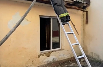 Частный жилой дом загорелся в Буйнакске