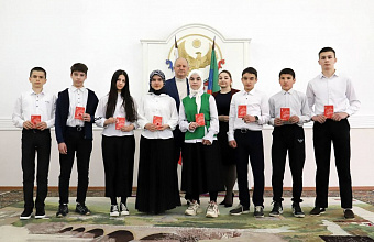 В Табасаранском районе торжественно вручили первые паспорта школьникам