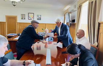 Более 20 вопросов рассмотрел Магомед-Гаджи Айдиев в рамках приема граждан в Новолакском районе