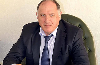 Абдулмуслим Абдулмуслимов поздравил дагестанцев с Днем семьи, любви и верности