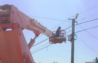 В селе Дагестанском Кизлярского района проводятся работы по обновлению электросетей