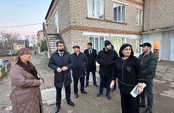 Единороссы Избербаша посетили учреждения образования, в которых планируется капремонт