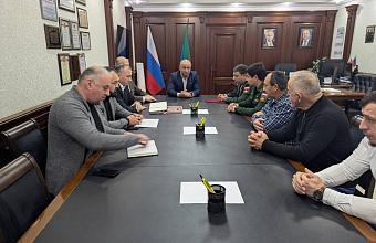 В Дагестанских Огнях семьям участников СВО передали ордена Мужества