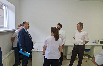 Представители власти проверили работу онкоцентра в Каспийске