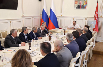 Сергей Меликов представил нового врио мэра Махачкалы Джамбулата Салавова