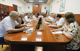 Глава Табасаранского района Магомед Курбанов провел аппаратное совещание