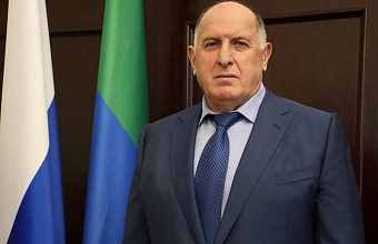 Абдулмуслим Абдулмуслимов поздравил дагестанцев с Днем Героев Отечества